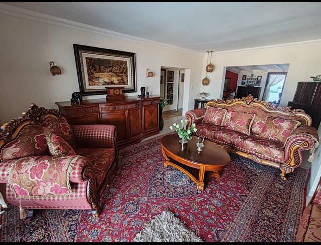4 BEDROOM HOUSE FOR SALE IN UVONGO BEACH